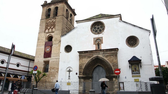 Церковь Iglesia de Omnium Sanctorum