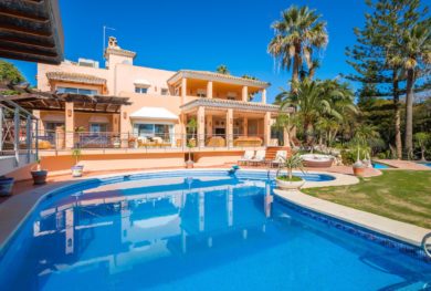 villa-na-1-j-linii-morja-v-estepone-na-novoj-zolotoj-mile-s-vysokim-investicionnym-potencialom_img_ 6
