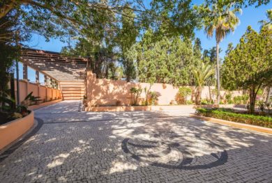 villa-na-1-j-linii-morja-v-estepone-na-novoj-zolotoj-mile-s-vysokim-investicionnym-potencialom_img_ 41