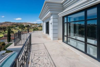 stilnaja-villa-v-klassicheskom-stile-s-panoramnym-vidom-na-more-i-pole-dlja-golfa-la-alqueria-benahavis_img_ 25