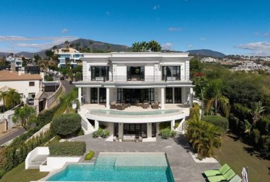 stilnaja-villa-v-klassicheskom-stile-s-panoramnym-vidom-na-more-i-pole-dlja-golfa-la-alqueria-benahavis_img_ 38