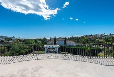 stilnaja-villa-v-klassicheskom-stile-s-panoramnym-vidom-na-more-i-pole-dlja-golfa-la-alqueria-benahavis_img_ 22