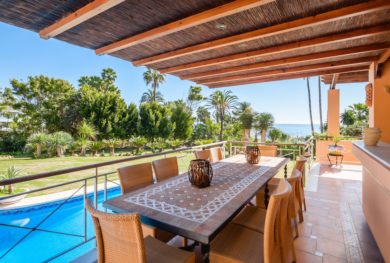 villa-na-1-j-linii-morja-v-estepone-na-novoj-zolotoj-mile-s-vysokim-investicionnym-potencialom_img_ 25